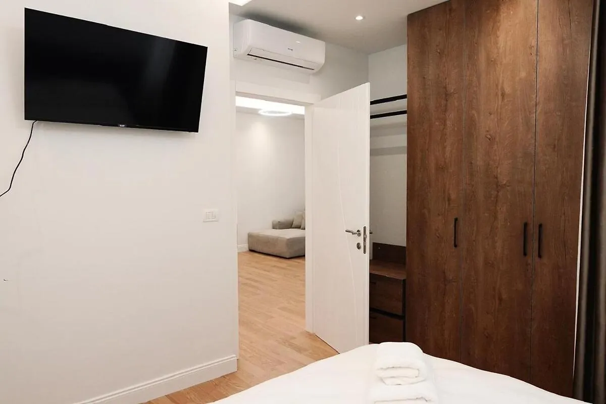 Apartment 101 Cirk ティラナ